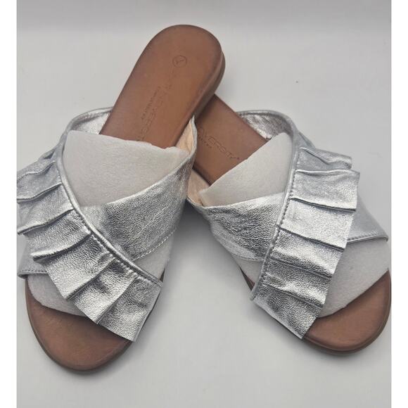 Unity In Diversity Silver Metallic Ladies Slip On Sandals Size 41/ US 10-10.5 - Picture 1 of 7